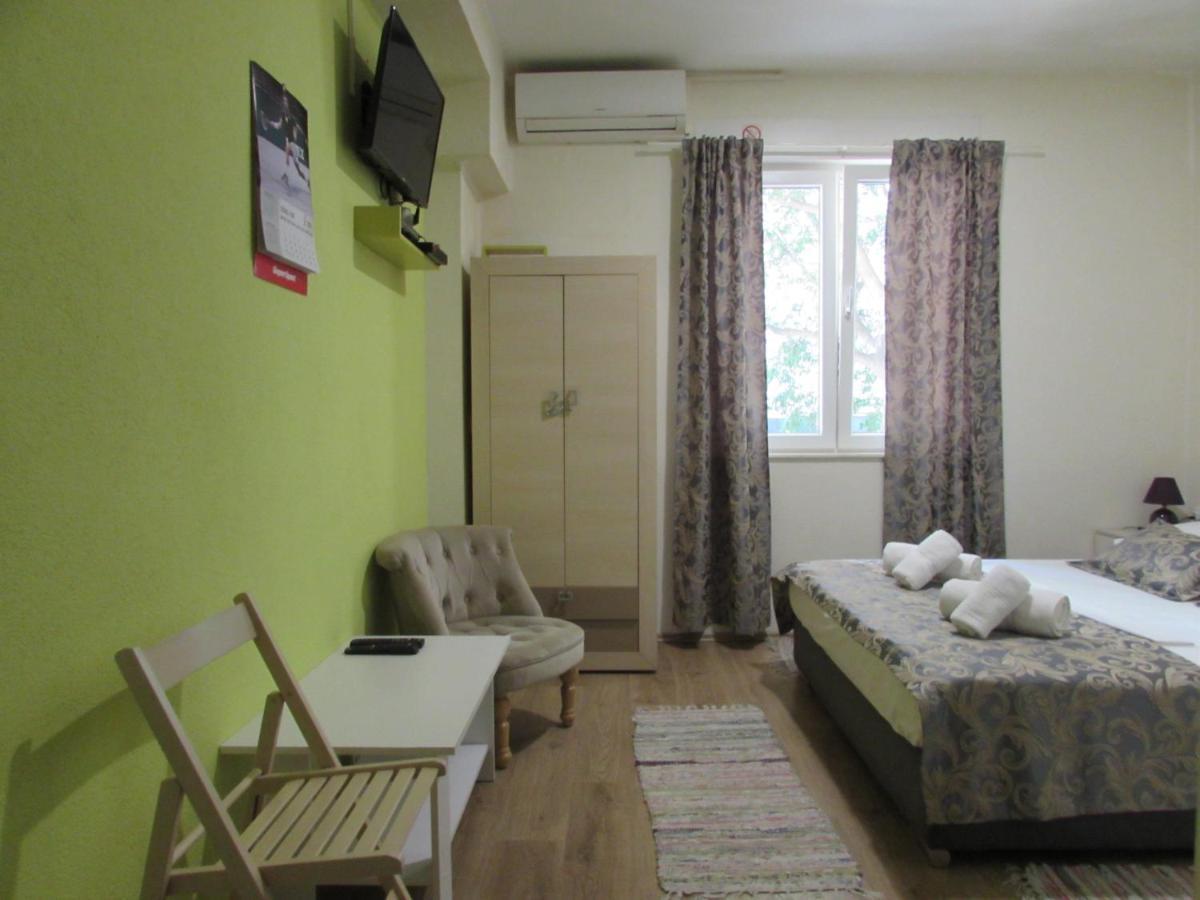 Oasis Hostel Split Exterior photo